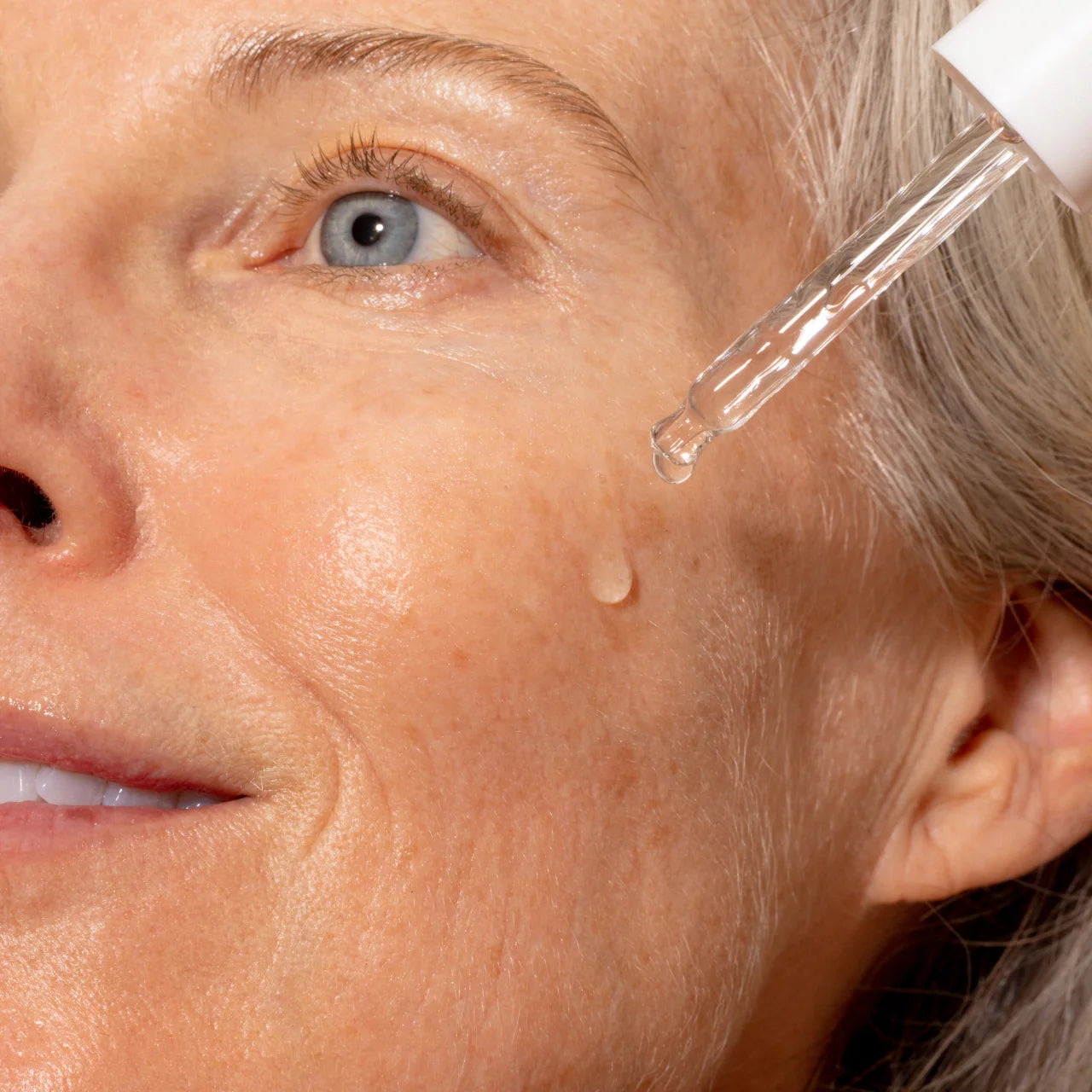 Pre- & Probiotic Plumping Peptide Serum Secondary image